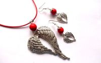 Set aripi ingerasi cu howlite rosu