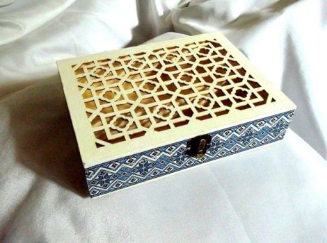 Cutie din lemn cu motiv traditional 