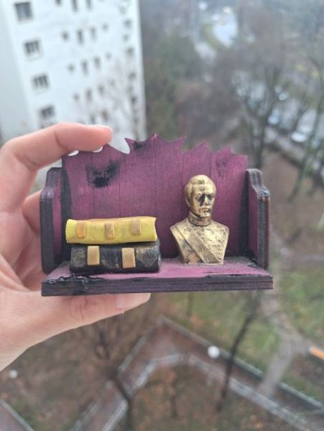 Magnet raft cu carti