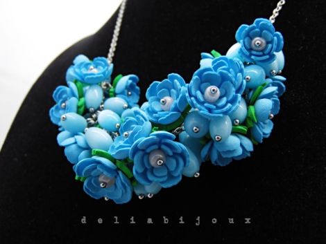 Colier handmade statement cu flori bleu - buchet f