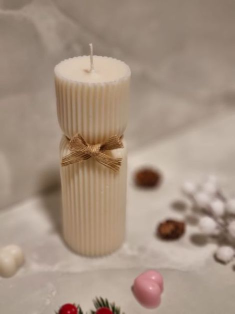 Lumnare decorativ striat alb crem ivory rea