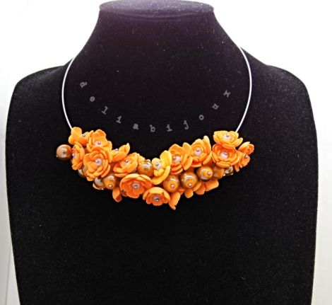 Colier handmade statement cu flori portocalii cod
