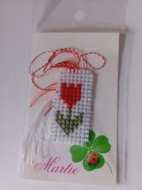 Martisor- floare cusuta pe etamina