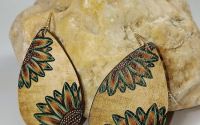 Cercei Handmade din Lemn Model Lacrima cu Floare