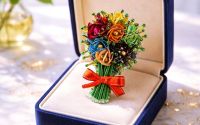 Brosa buchet de flori