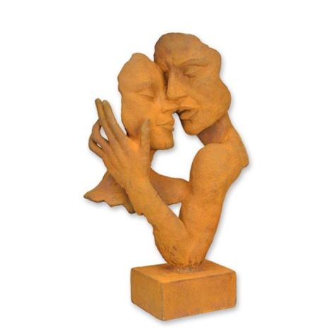 Cuplu sarutandu-se-statueta din fonta antik rusty