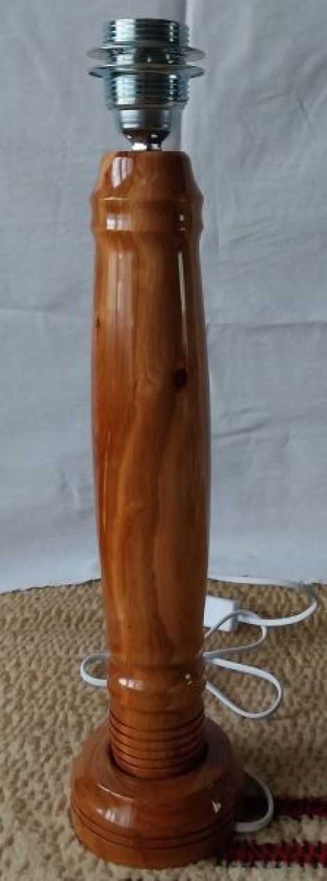 Lampa lemn masiv prun lucrata manual