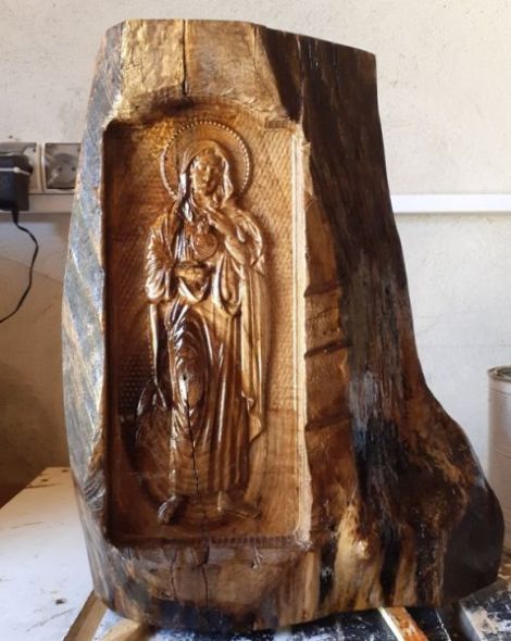 Icoana Sculptata in trunchi de lemn