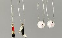 Cercei asimetrici din inox cu charmuri diverse