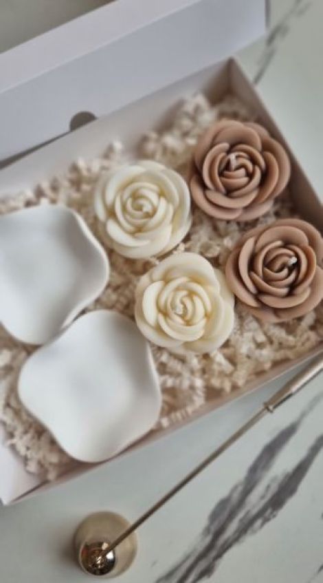 Festive Roses gift box