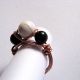 inel de cupru cu howlite si goldstone 