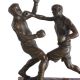 Boxeri-statueta din bronz pe un soclu din marmura