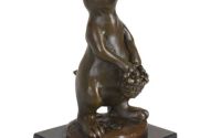 Iepuras-statueta din bronz cu un soclu din marmura