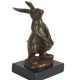 Iepuras-statueta din bronz cu un soclu din marmura