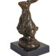 Iepuras-statueta din bronz cu un soclu din marmura