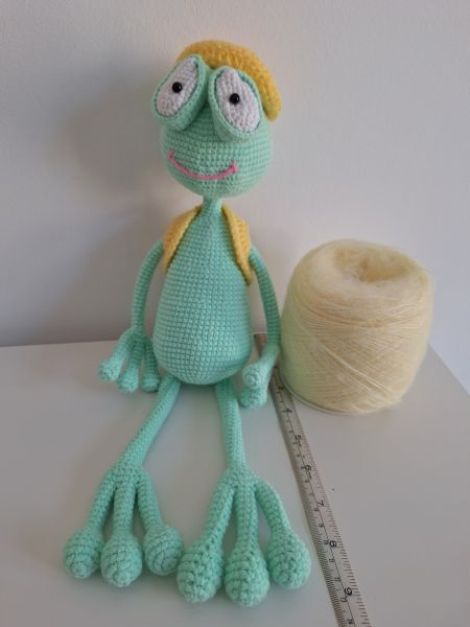 Broscuta Vesela "Ochi-Mari"