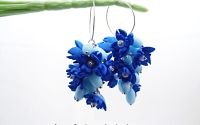 Cercei handmade cu flori albastre si margele de st