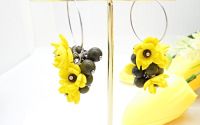 Cercei handmade cu flori galbene si margele de sti
