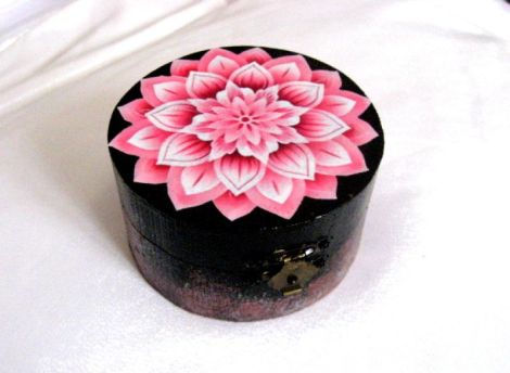 Cutie din lemn cu mandala