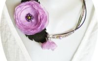 colier floral lila