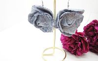 Cercei statement din blugi reciclat flori handmade