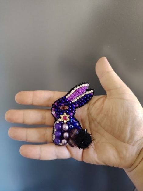 Broe handmade cusute cu mrgele i trasuri
