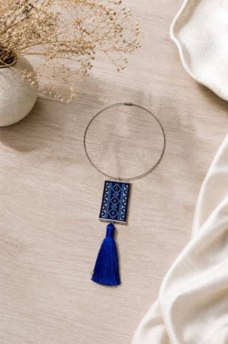 Colier albastru cu model geometric traditional