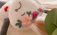 Iepuras Gri broderie floricele