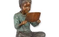 Baietel citind-statueta vieneza din bronz