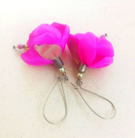 Cercei flori de matase fuchsia