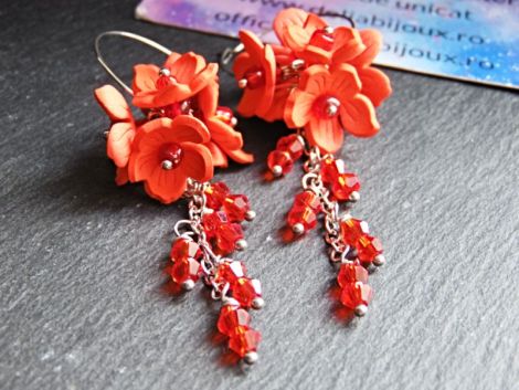 Cercei lungi handmade flori rosii din foamiran la