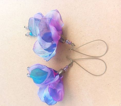cercei flori violet din gradina cu bucle mari