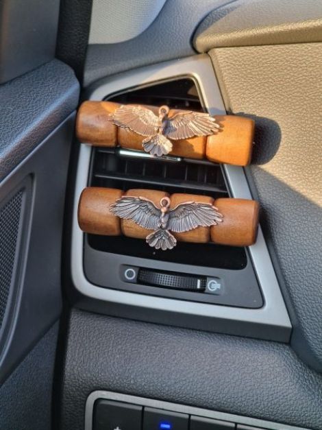 Decoraiuni auto din lemn pentru brbai