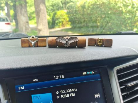 Decoraiuni auto din lemn pentru brbai