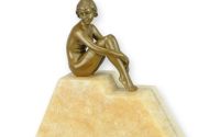 Nud asezat-statueta Art Deco din bronz cu un soclu