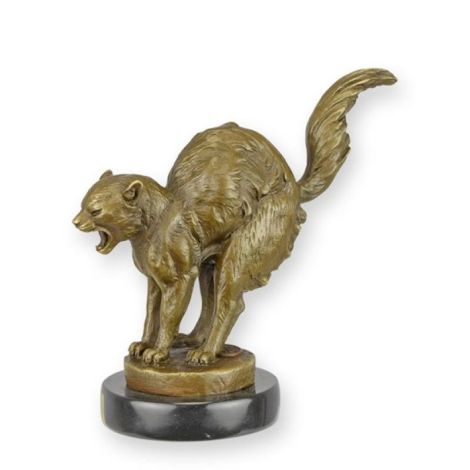 Pisica speriata-statueta din bronz cu un soclu din