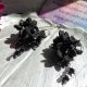 Cercei statement handmade lungi cu flori negre in