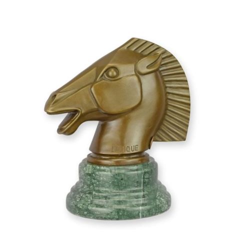 Cap de cal-statueta din bronz cu un soclu marmura