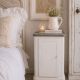 Noptiera Shabby Chic din lemn masiv alb cu blat gr