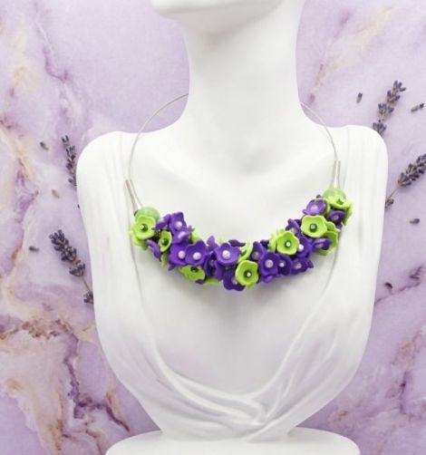 Colier handmade statement cu flori mov si verzi - 