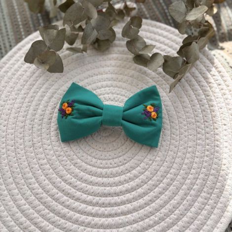 Fundita cu broderie manuala