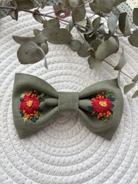 Fundita din in cu broderie florala manuala