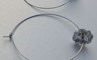 Cercei loop argintii cu floare Swarovski