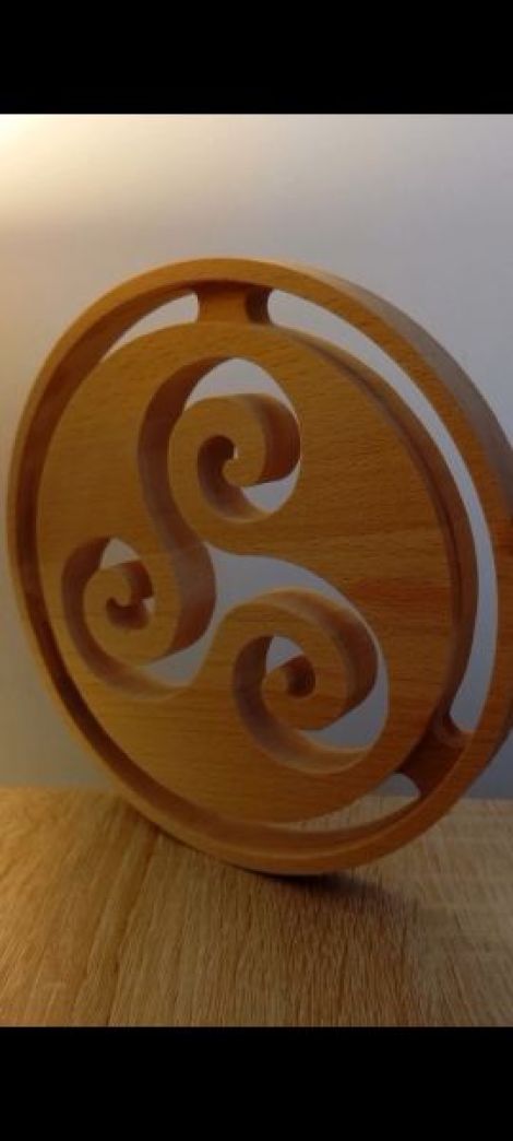 Triskelion - Decoraiune din lemn de fag