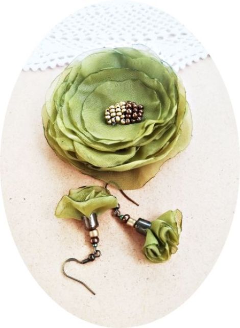 set brosa si cercei flori oliv
