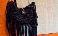 Geanta Crossbody Neagra cu Franjuri Handmade