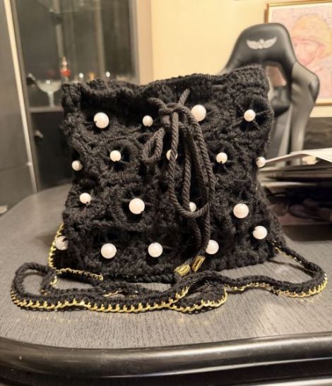 Geanta crosetata handmade neagra cu perle