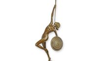 Ierihon-statueta din bronz cu un soclu din marmura