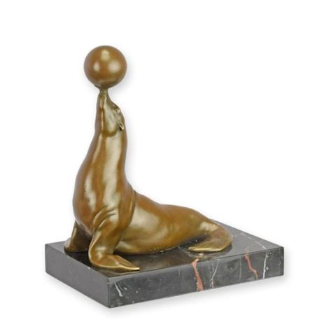 Leu de mare cu o minge-statueta din bronz