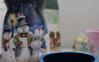 Sticla decorativa cu oameni de zapada